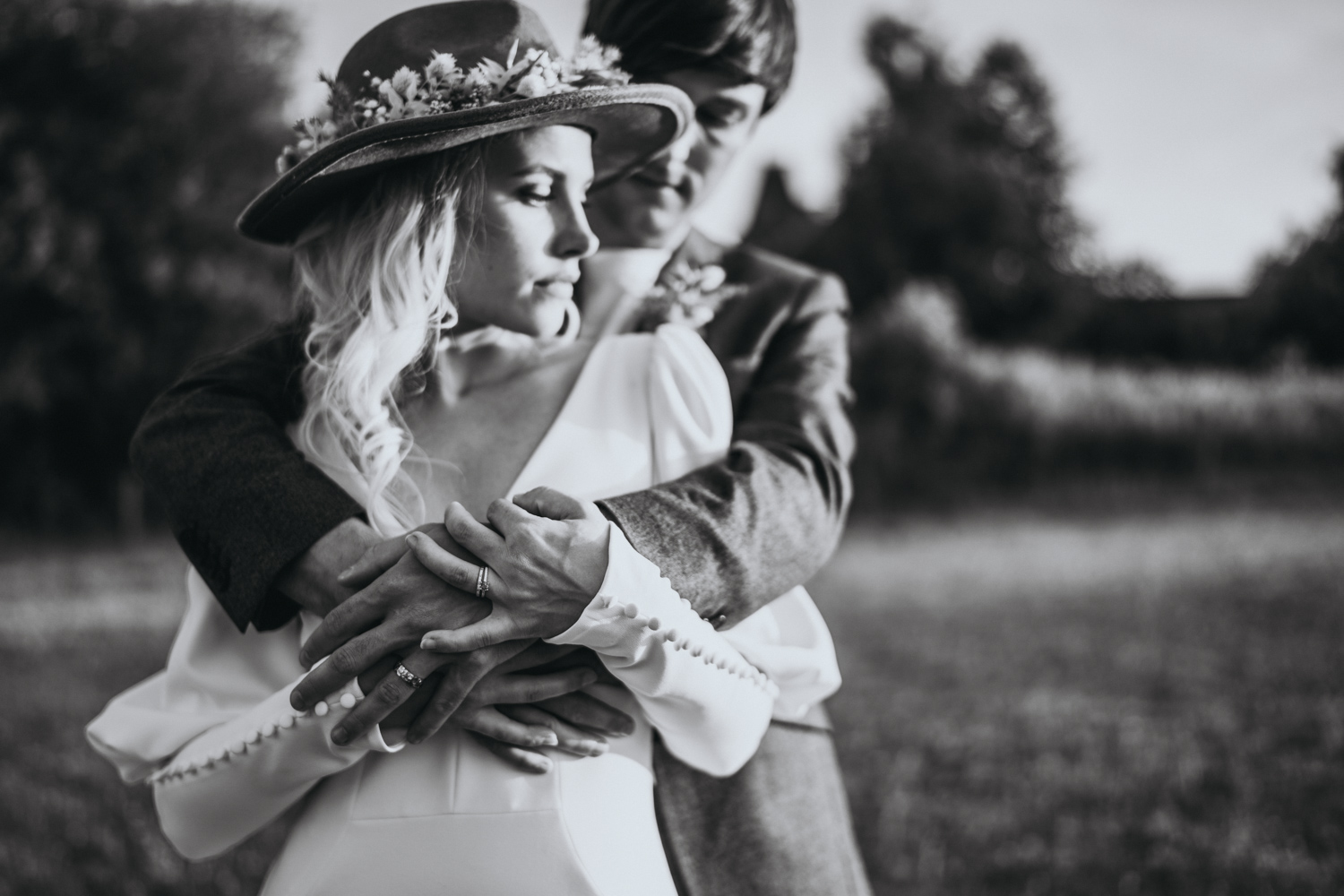 This image has an empty alt attribute; its file name is elopement-savoie-boho-106.jpg