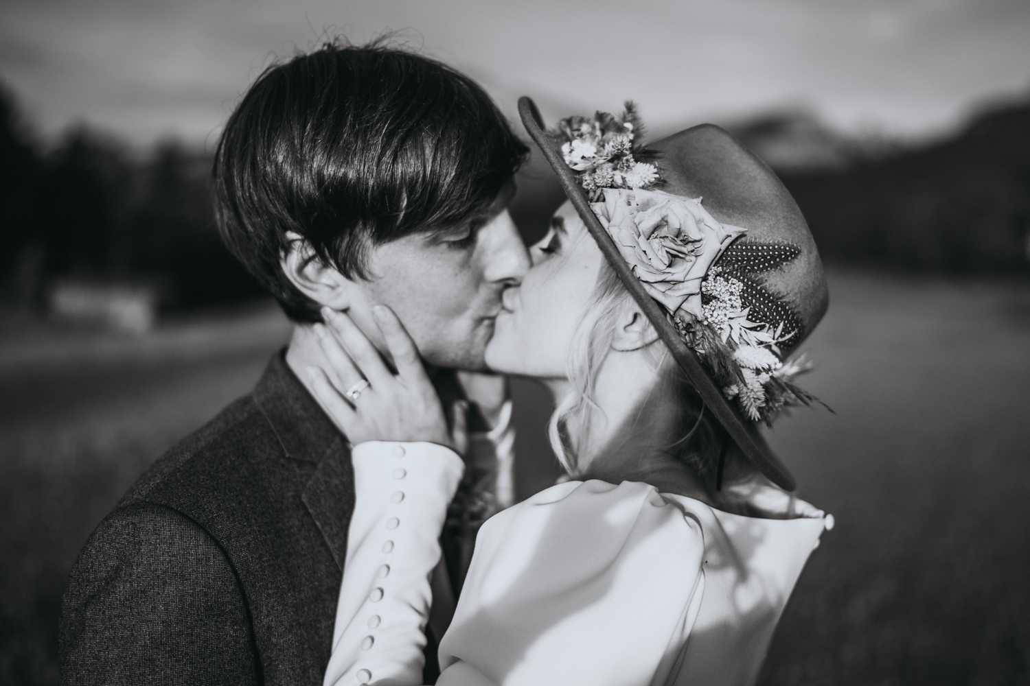 This image has an empty alt attribute; its file name is elopement-savoie-boho-101.jpg