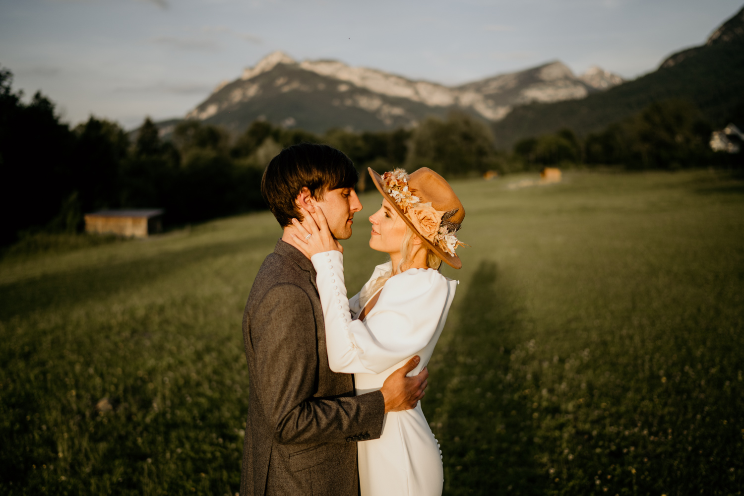 This image has an empty alt attribute; its file name is elopement-savoie-boho-102-1.jpg
