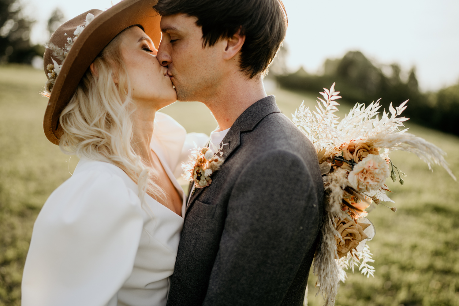 This image has an empty alt attribute; its file name is elopement-savoie-boho-92.jpg